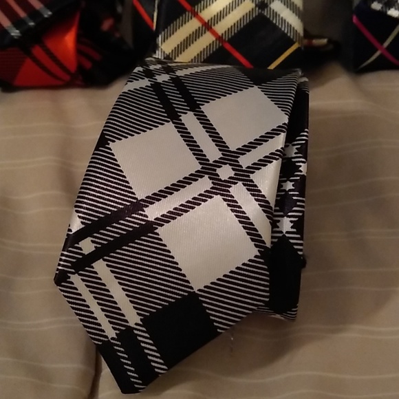 BOGO 🆓! 👔7 Assorted Skinny Neckties - Picture 4 of 5